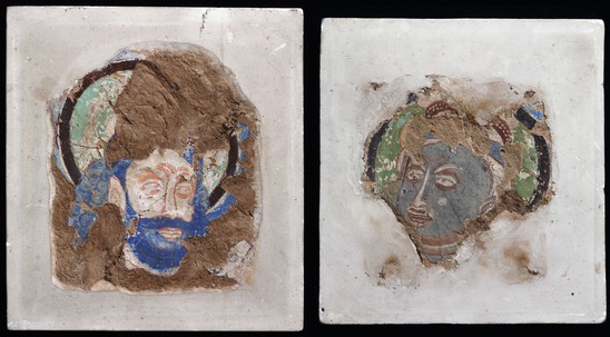 To fragmenter af vægmalerier på halmblandet ler